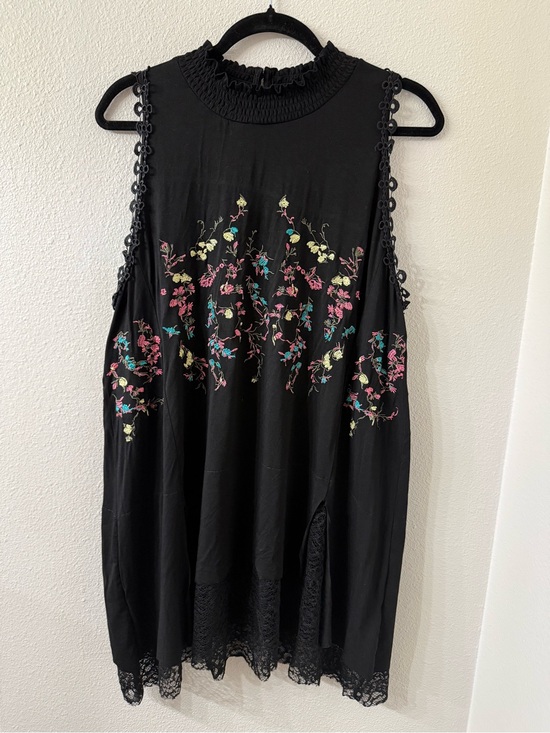POL Dresses & Skirts - POL Mystique Mock Neck Embroidered Lace Mini Dress, Large